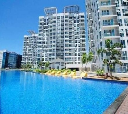 Mactan Newtown Beach Condo มักตัน ภายนอก รูปภาพ