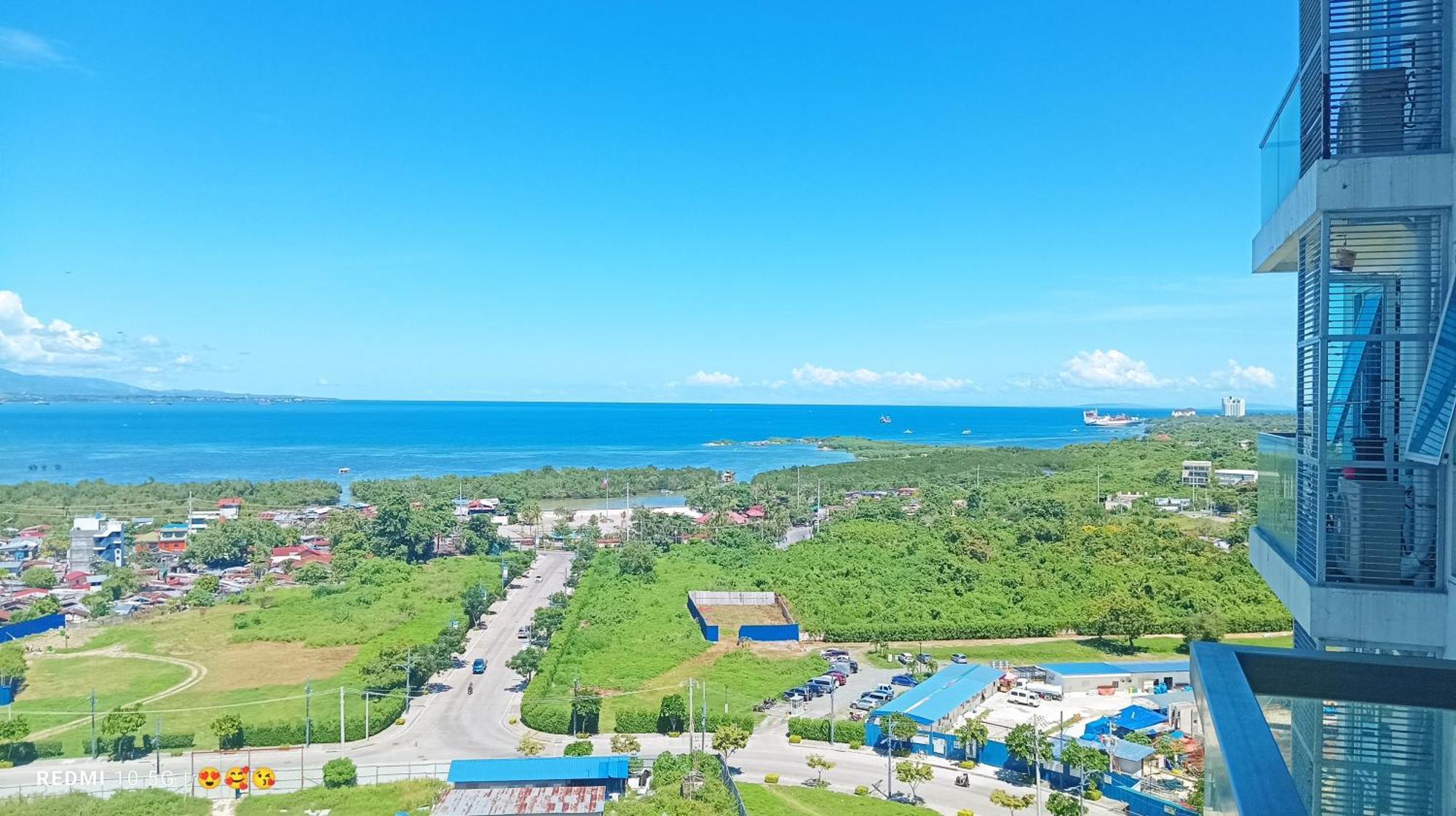 Mactan Newtown Beach Condo มักตัน ภายนอก รูปภาพ