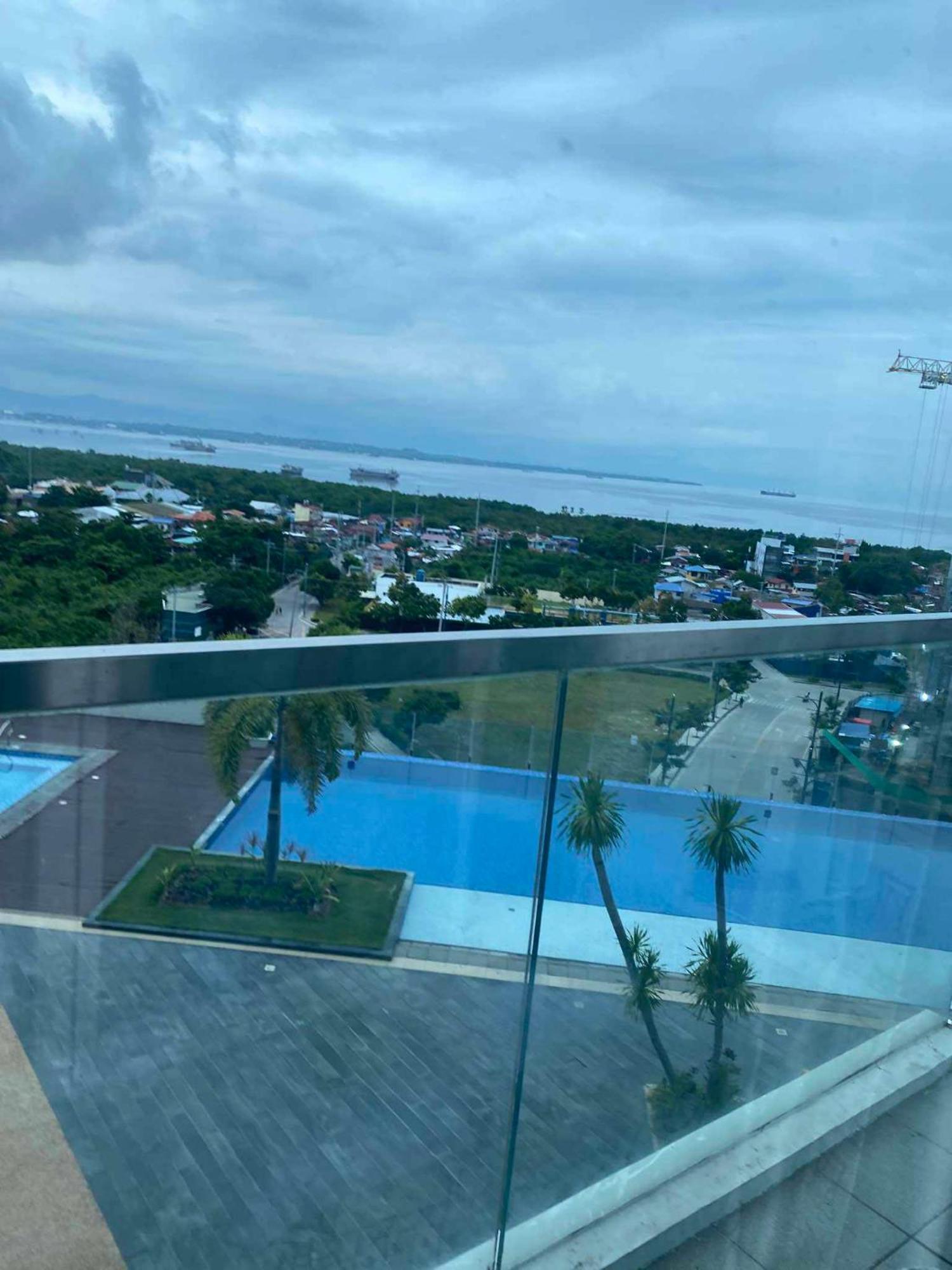 Mactan Newtown Beach Condo มักตัน ภายนอก รูปภาพ