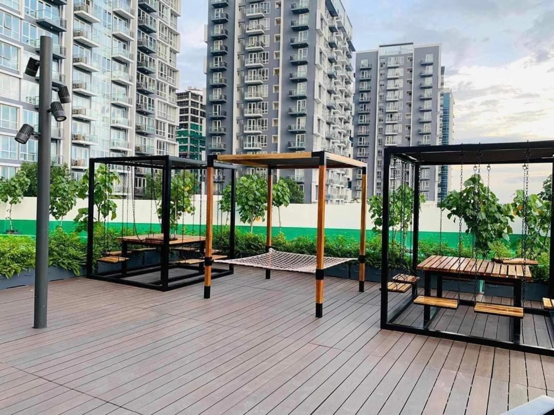 Mactan Newtown Beach Condo มักตัน ภายนอก รูปภาพ