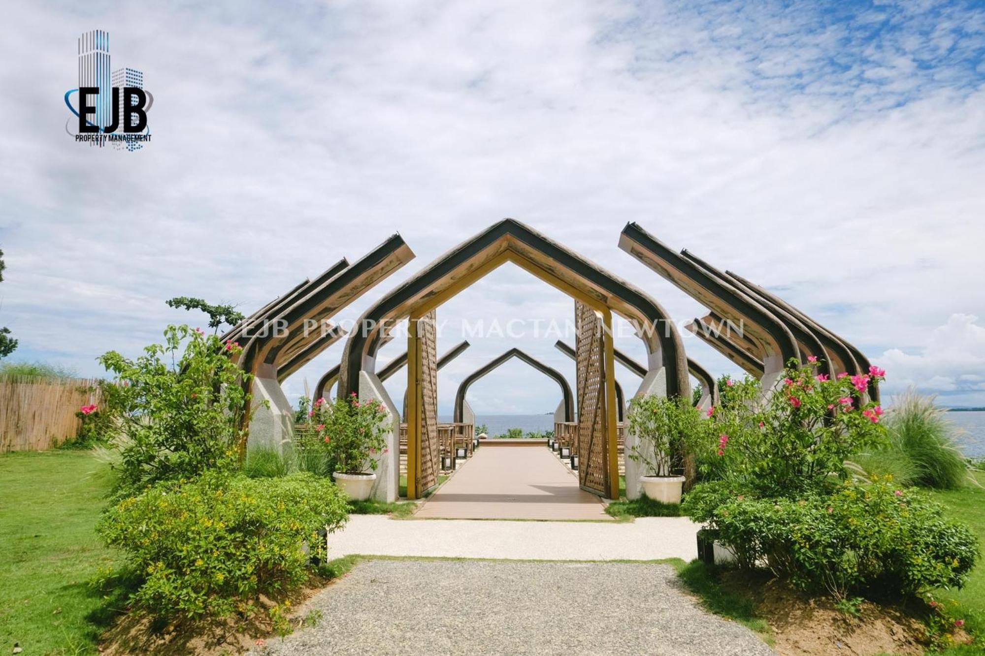 Mactan Newtown Beach Condo มักตัน ภายนอก รูปภาพ
